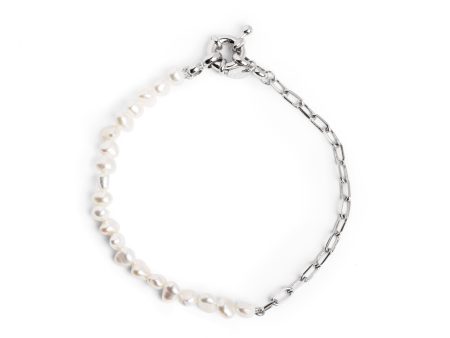 Chic Pearl Bracelet on Sale